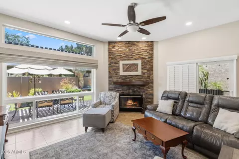 Living - 4113 E Paradise Dr, Phoenix, AZ 85028 photo 2 of 4