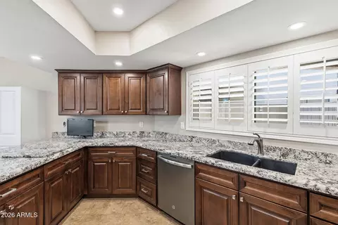 Kitchen - 4113 E Paradise Dr, Phoenix, AZ 85028 photo 3 of 5