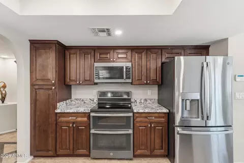Kitchen - 4113 E Paradise Dr, Phoenix, AZ 85028 photo 5 of 5