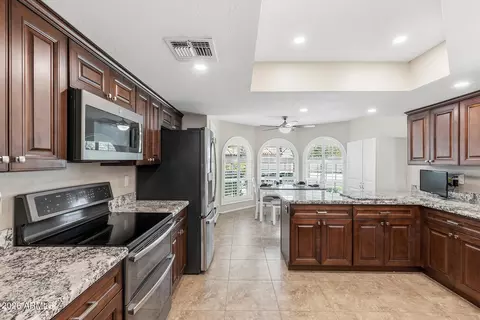 Kitchen - 4113 E Paradise Dr, Phoenix, AZ 85028 photo 2 of 5