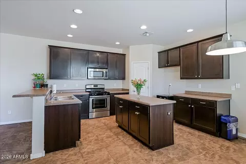 7318 W Midway Ave, Glendale, AZ 85303