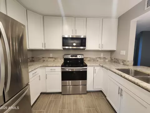 Kitchen - 1116 E Redfield Rd, Tempe, AZ 85283 photo 4 of 5