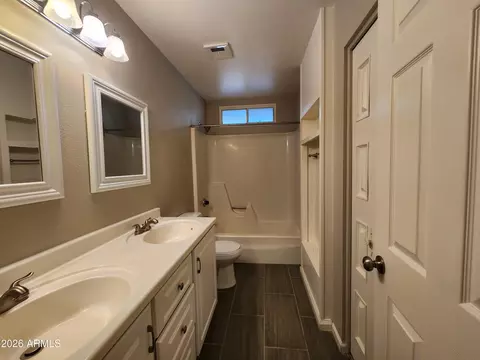 Bath - 1116 E Redfield Rd, Tempe, AZ 85283 photo 3 of 4