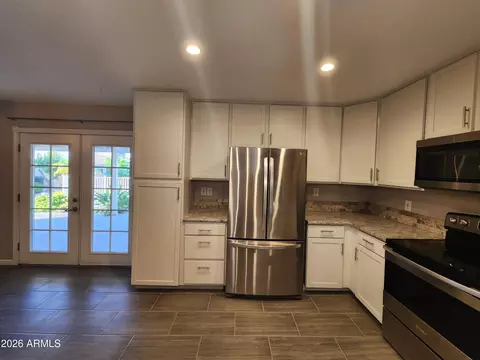 Kitchen - 1116 E Redfield Rd, Tempe, AZ 85283 photo 3 of 5