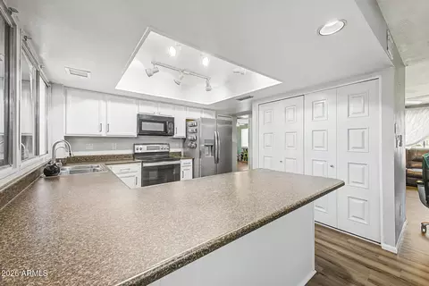 Kitchen - 1620 E Donner Dr, Tempe, AZ 85282 photo 3 of 4