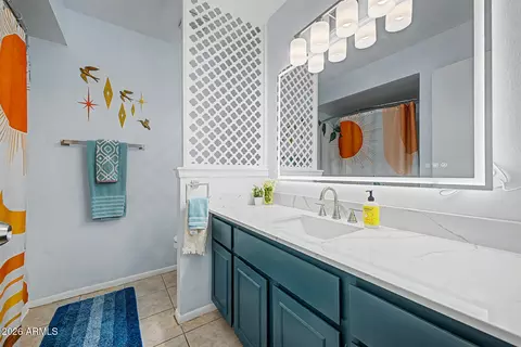 Bath - 1620 E Donner Dr, Tempe, AZ 85282 photo 1 of 2