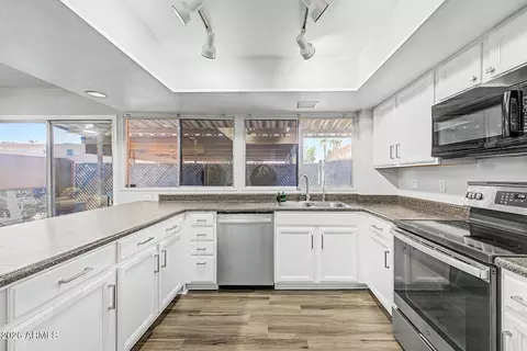 Kitchen - 1620 E Donner Dr, Tempe, AZ 85282 photo 4 of 4