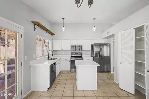 Kitchen - 9405 S 45th Pl, Phoenix, AZ 85044 photo 1 of 4