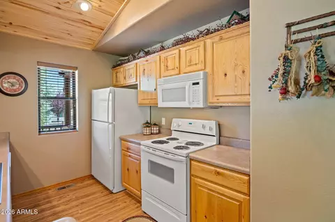 Kitchen - 2335 Buffalo Loop N, Overgaard, AZ 85933 photo 1 of 5