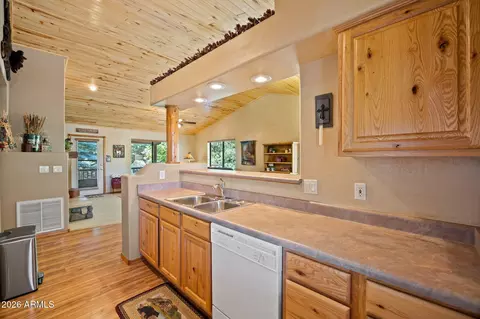 Kitchen - 2335 Buffalo Loop N, Overgaard, AZ 85933 photo 4 of 5