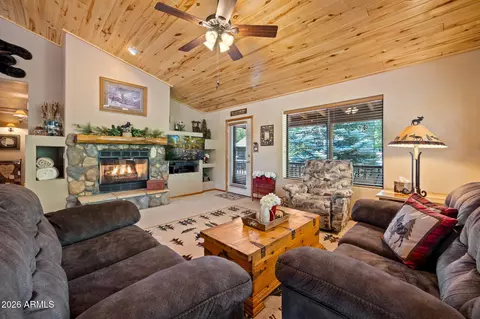Living - 2335 Buffalo Loop N, Overgaard, AZ 85933 photo 2 of 3