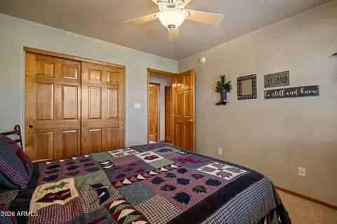 Bedroom - 2335 Buffalo Loop N, Overgaard, AZ 85933 photo 4 of 5
