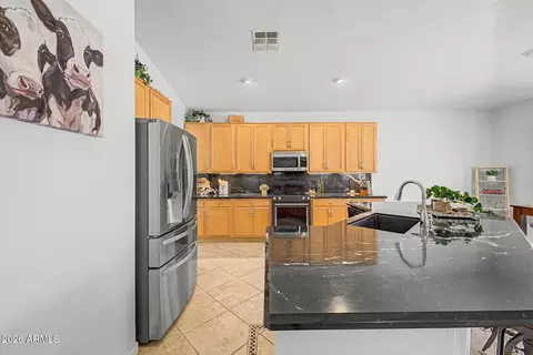 Kitchen - 1748 E Iris Dr, Chandler, AZ 85286 photo 2 of 7