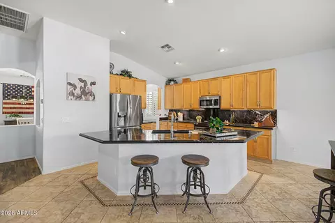 Kitchen - 1748 E Iris Dr, Chandler, AZ 85286 photo 4 of 7