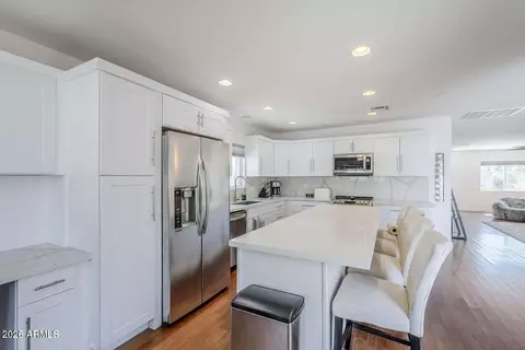 Kitchen - 4402 E Montecito Ave, Phoenix, AZ 85018 photo 5 of 6