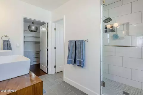 Bath - 4402 E Montecito Ave, Phoenix, AZ 85018 photo 1 of 4