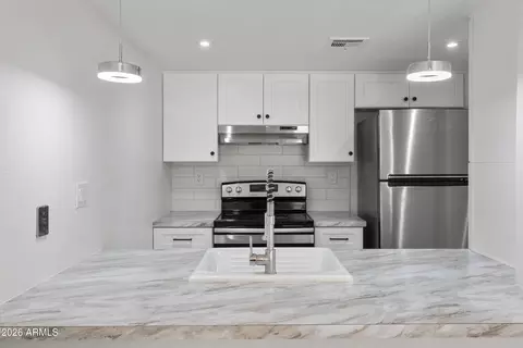 Kitchen - 3033 E Devonshire Ave #1016, Phoenix, AZ 85016 photo 4 of 4