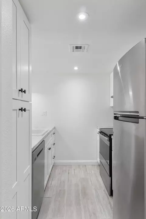 Kitchen - 3033 E Devonshire Ave #1016, Phoenix, AZ 85016 photo 1 of 4