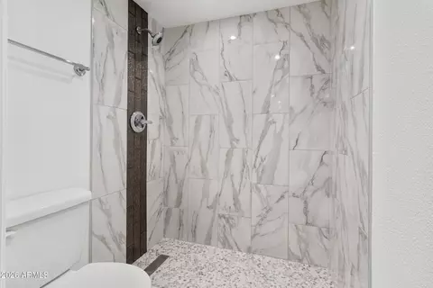 Bath - 3033 E Devonshire Ave #1016, Phoenix, AZ 85016 photo 2 of 3