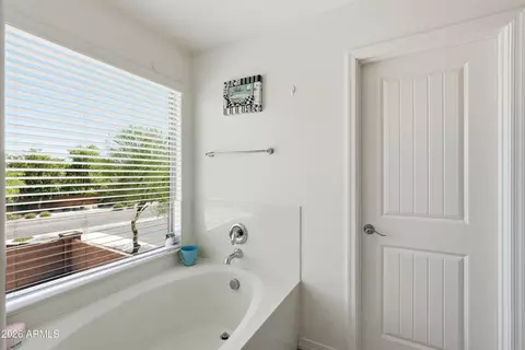 Bath - 119 E Chelsea Ln, Gilbert, AZ 85295 photo 2 of 3