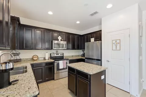 Kitchen - 119 E Chelsea Ln, Gilbert, AZ 85295 photo 3 of 5