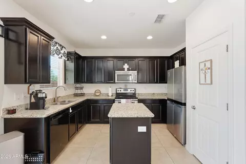 Kitchen - 119 E Chelsea Ln, Gilbert, AZ 85295 photo 2 of 5