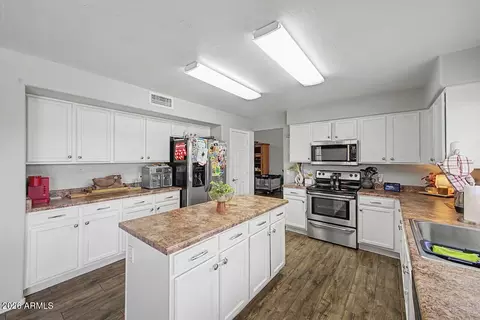 Kitchen - 2115 E Cielo Grande Ave, Phoenix, AZ 85024 photo 1 of 3