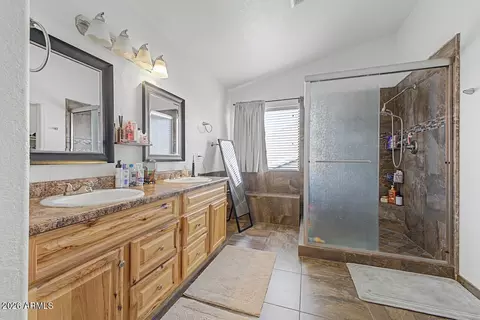 Bath - 2115 E Cielo Grande Ave, Phoenix, AZ 85024 photo 2 of 3