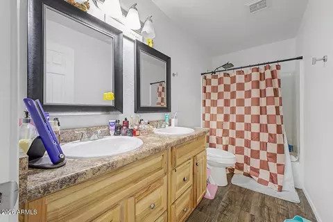 Bath - 2115 E Cielo Grande Ave, Phoenix, AZ 85024 photo 3 of 3