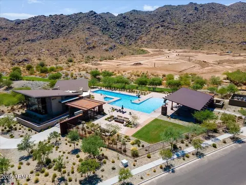 View/Area - 917 E Buist Ave, Phoenix, AZ 85042 photo 3 of 8