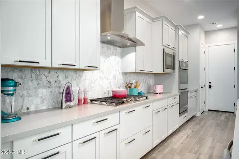 Kitchen - 917 E Buist Ave, Phoenix, AZ 85042 photo 4 of 4