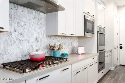 Kitchen - 917 E Buist Ave, Phoenix, AZ 85042 photo 3 of 4