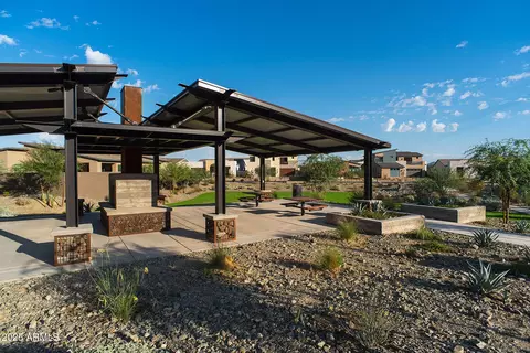 View/Area - 917 E Buist Ave, Phoenix, AZ 85042 photo 7 of 8
