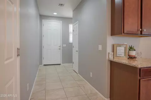 Entry Way - 952 S Olympic Dr, Gilbert, AZ 85296 photo 2 of 3