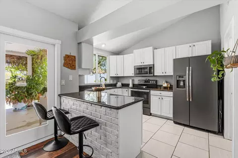 Kitchen - 19632 N 9th Pl, Phoenix, AZ 85024 photo 1 of 2