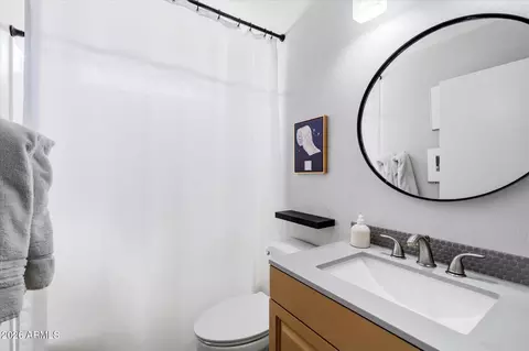 Bath - 19632 N 9th Pl, Phoenix, AZ 85024 photo 2 of 2