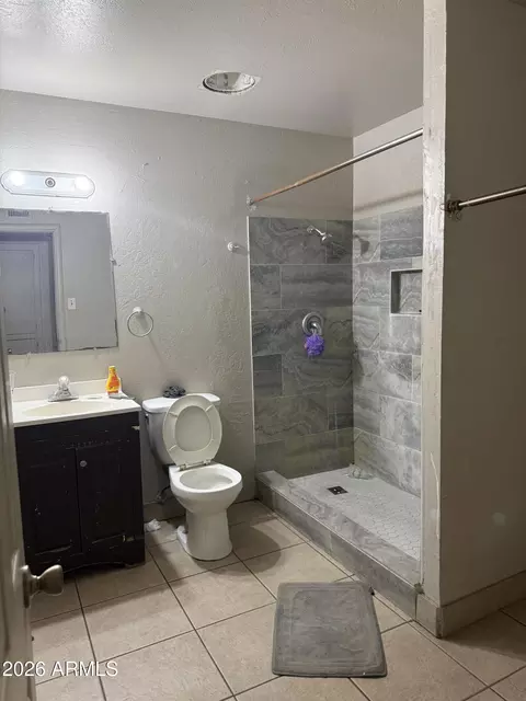 Bath - 4154 N 63rd Dr, Phoenix, AZ 85033 photo 1 of 1