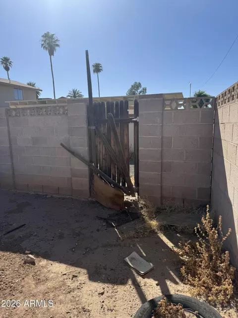 Exterior - 4154 N 63rd Dr, Phoenix, AZ 85033 photo 3 of 4