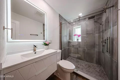 Bath - 3707 E Amelia Ave, Phoenix, AZ 85018 photo 2 of 2