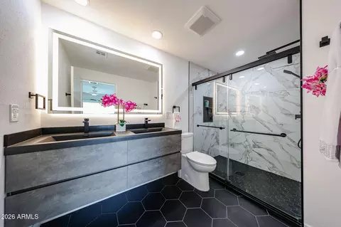 Bath - 3707 E Amelia Ave, Phoenix, AZ 85018 photo 1 of 2