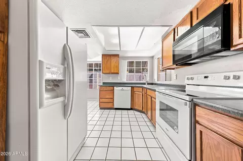 Kitchen - 2059 E Brown Rd #16, Mesa, AZ 85213 photo 5 of 5