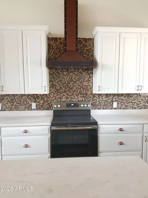 Kitchen - 2207 Four Point Cir, Overgaard, AZ 85933 photo 3 of 5