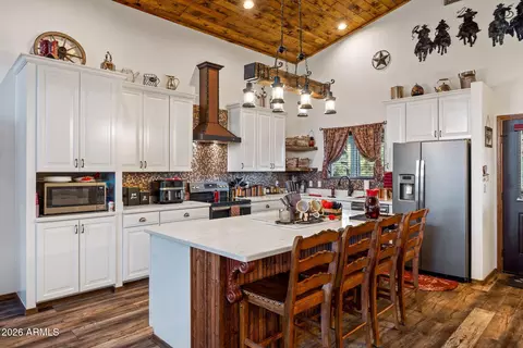 Kitchen - 2207 Four Point Cir, Overgaard, AZ 85933 photo 2 of 4