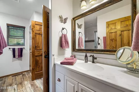 Bath - 2207 Four Point Cir, Overgaard, AZ 85933 photo 1 of 2