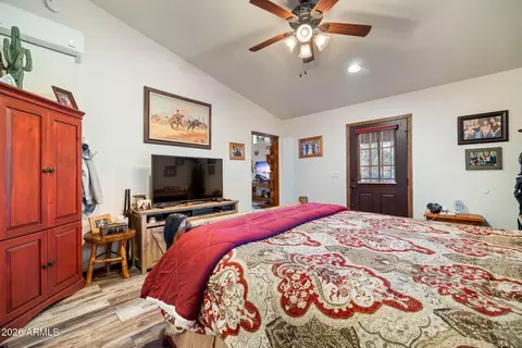 Bedroom - 2207 Four Point Cir, Overgaard, AZ 85933 photo 2 of 4