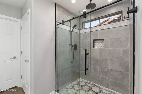 Bath - 3965 E Melinda Dr, Phoenix, AZ 85050 photo 3 of 4