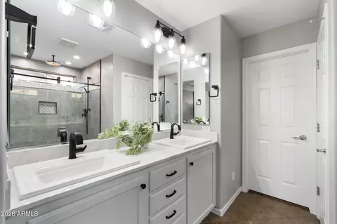 Bath - 3965 E Melinda Dr, Phoenix, AZ 85050 photo 2 of 4