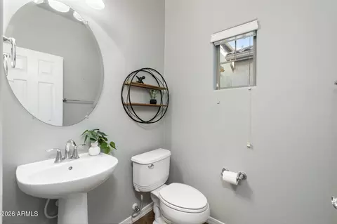 Bath - 3965 E Melinda Dr, Phoenix, AZ 85050 photo 1 of 4