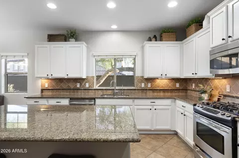 Kitchen - 3965 E Melinda Dr, Phoenix, AZ 85050 photo 5 of 6