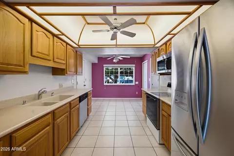 Kitchen - 6233 E Camelot Dr, Mesa, AZ 85215 photo 5 of 6